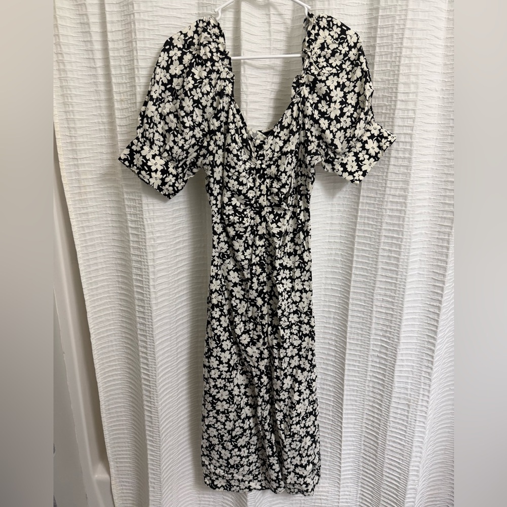 Who What Wear Black and White Floral Midi Dress